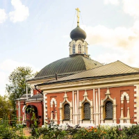 Успенская церковь в Никольском монастыре - фото