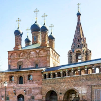 Крутицкое Патриаршее подворье - фото Успенского собора, колокольни и перехода